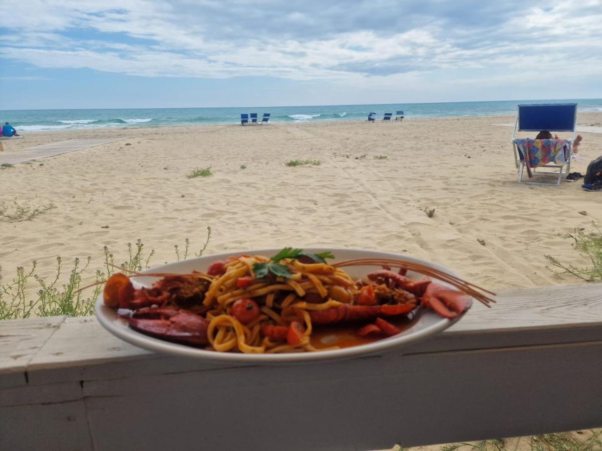 Villa Ticia A 100 Metri Dalla Spiaggia Con Parcheggio Privato リド・マリーニ エクステリア 写真