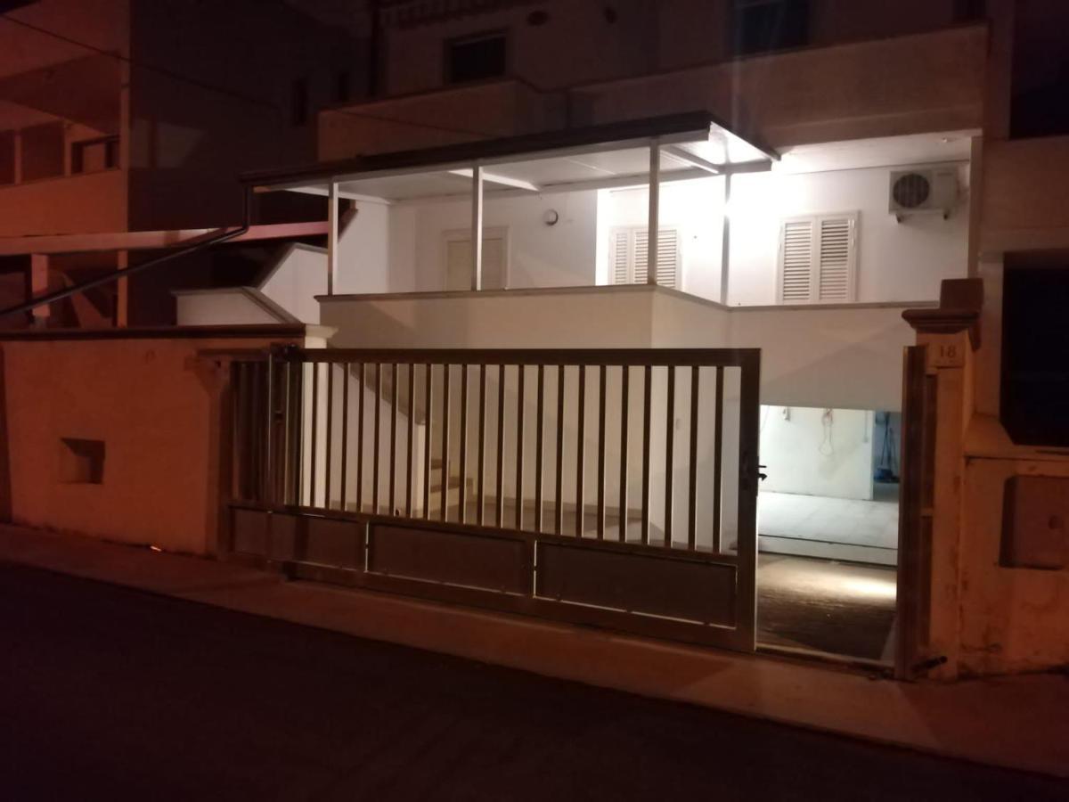 Villa Ticia A 100 Metri Dalla Spiaggia Con Parcheggio Privato リド・マリーニ エクステリア 写真